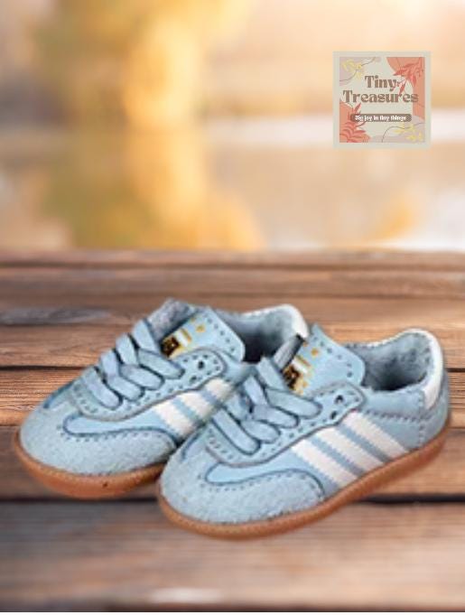 Miniature Sneakers – 1:12 Scale Dollhouse Sports Shoes, Tiny Fashion Sneakers for Figures & Collectibles