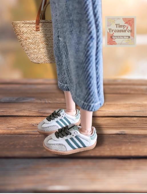 Miniature Sneakers – 1:12 Scale Dollhouse Sports Shoes, Tiny Fashion Sneakers for Figures & Collectibles