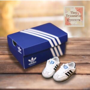 Miniature Sneakers – 1:12 Scale Dollhouse Sports Shoes, Tiny Fashion Sneakers for Figures & Collectibles