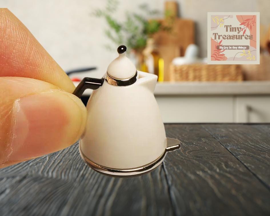 Miniature Kettle & Toaster – 1:12 Scale Dollhouse Kitchen Appliance with Moving Parts
