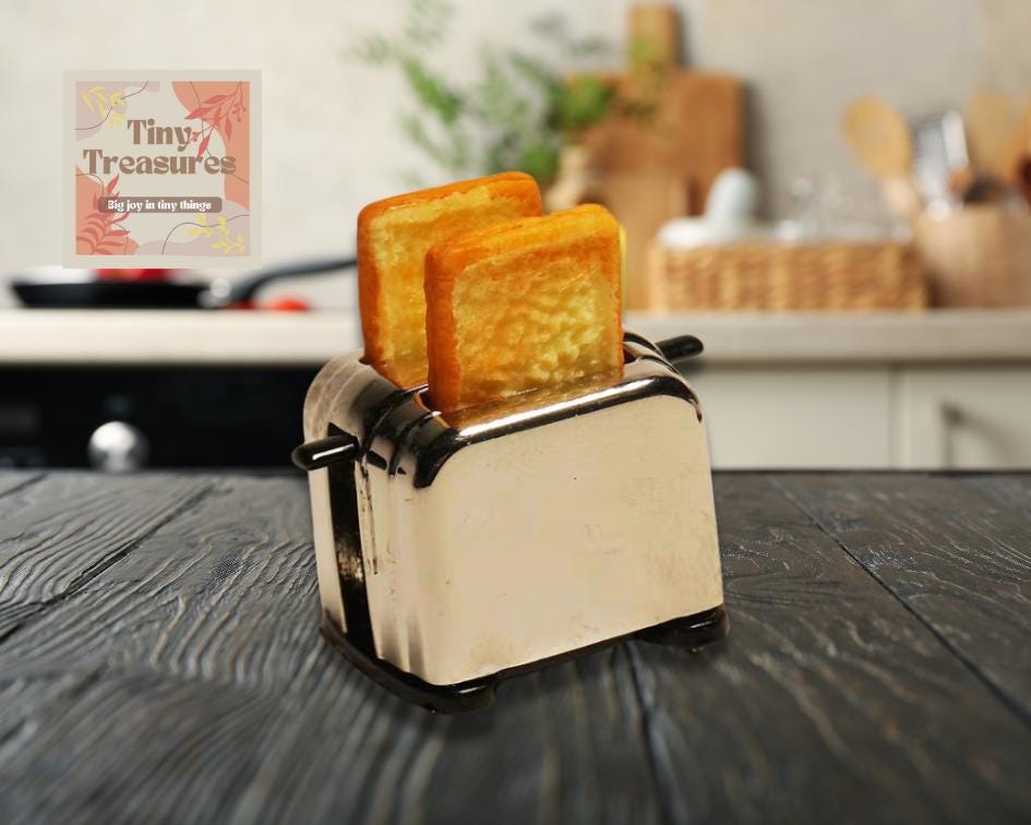 Miniature Kettle & Toaster – 1:12 Scale Dollhouse Kitchen Appliance with Moving Parts