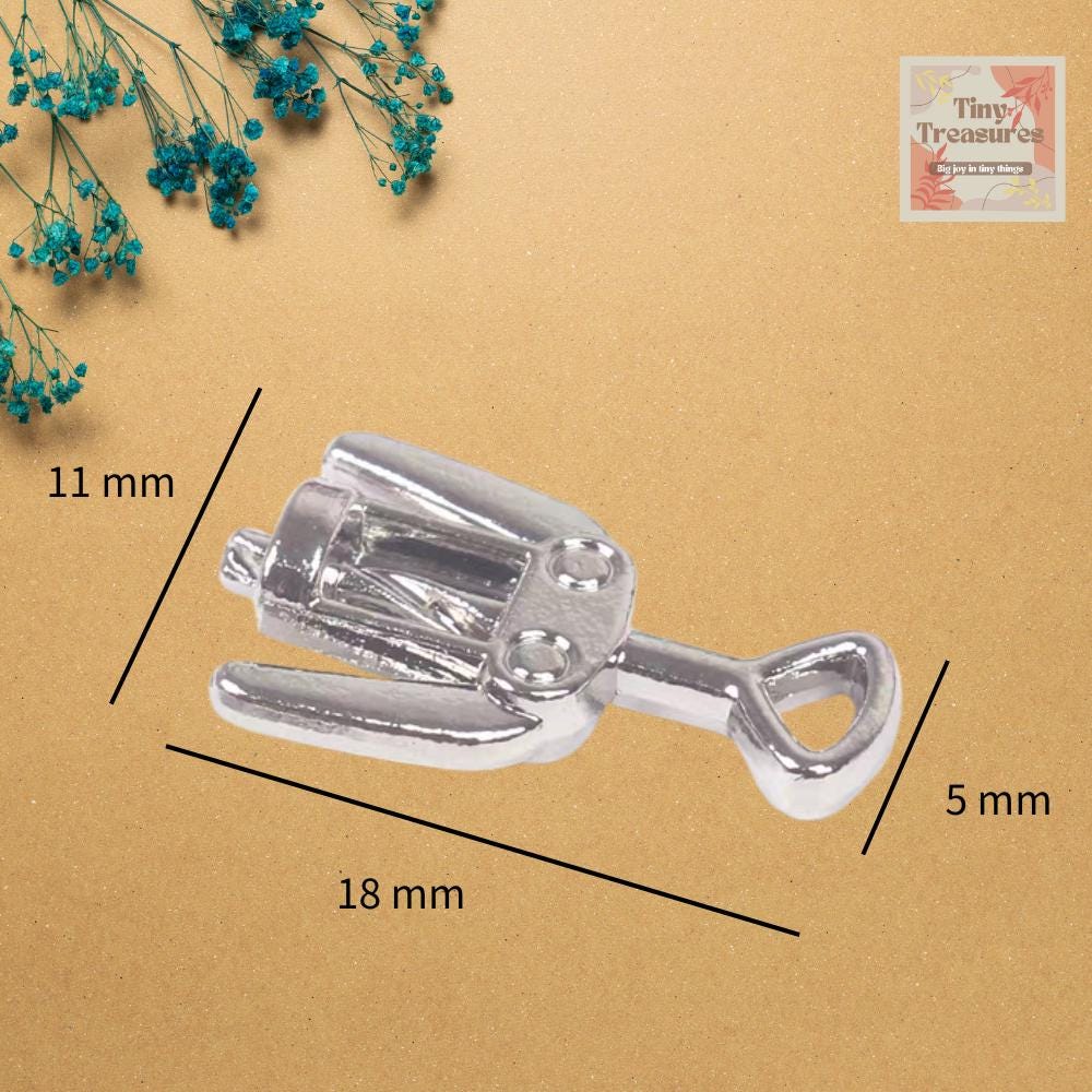 1:12 Scale Miniature Wine Set – Red Wine Bottle & Glasses in Gift Box