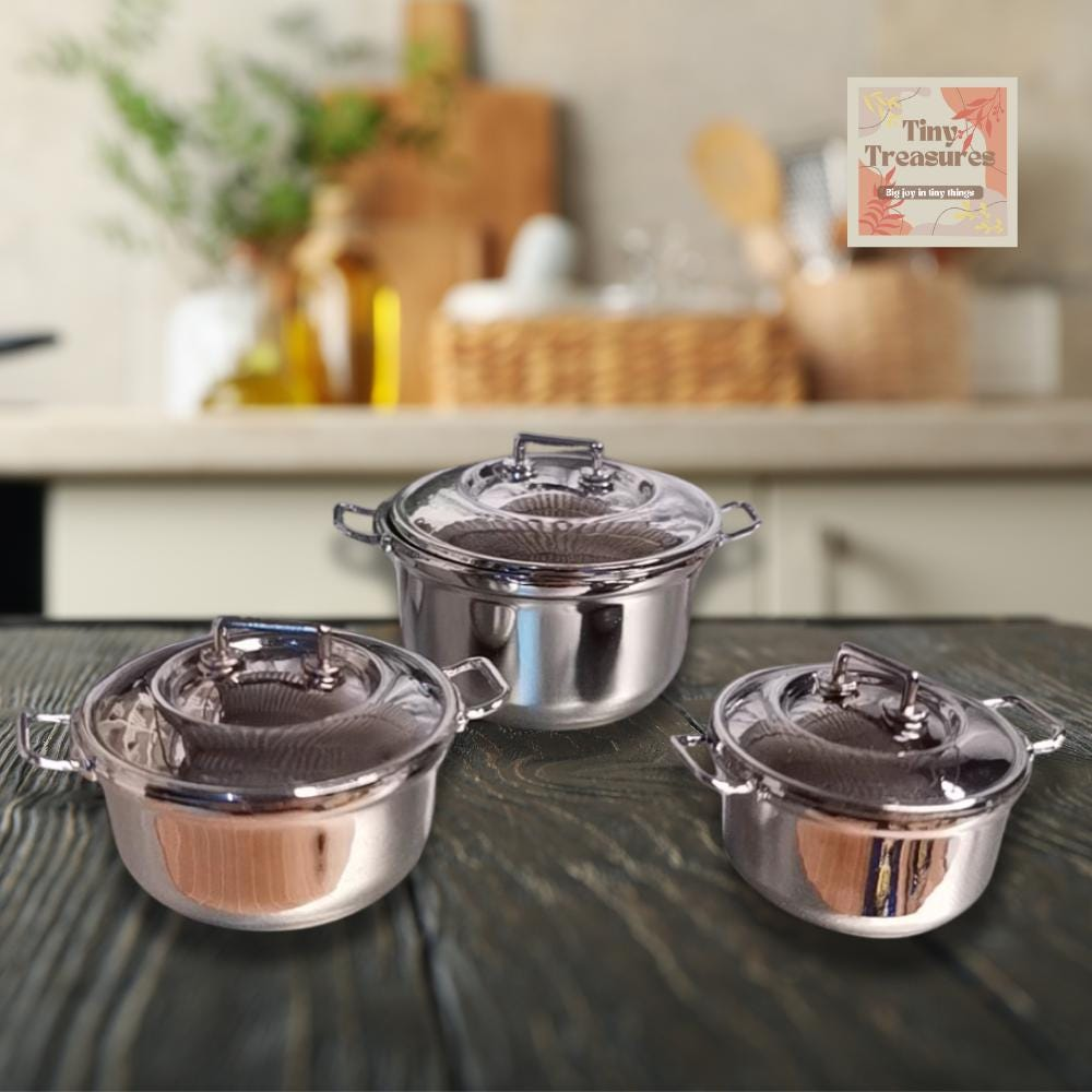Miniature Alloy Cooking Pot – 1:12 Scale Dollhouse Kitchenware – Tiny Cookware for Mini Food Display