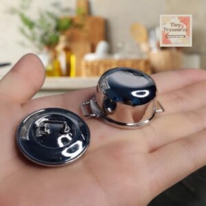 Miniature Alloy Cooking Pot – 1:12 Scale Dollhouse Kitchenware – Tiny Cookware for Mini Food Display