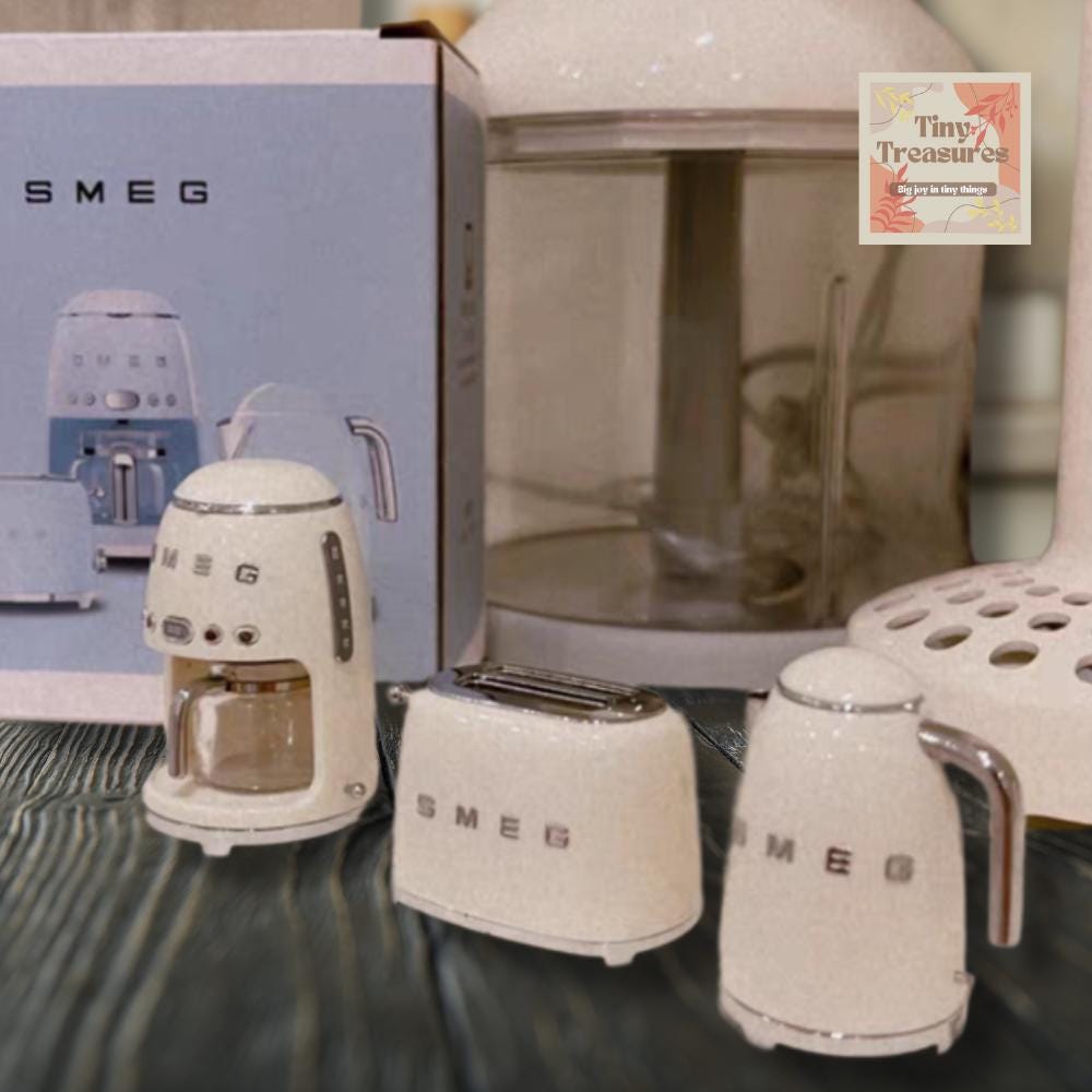 Miniature Kitchen Set – Kettle, Toaster, Coffee Maker, 6 Colors, 1:12 Scale Dollhouse