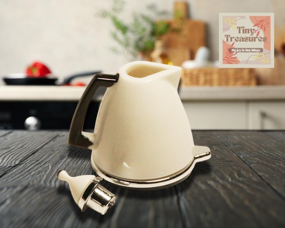 Miniature Kettle & Toaster – 1:12 Scale Dollhouse Kitchen Appliance with Moving Parts