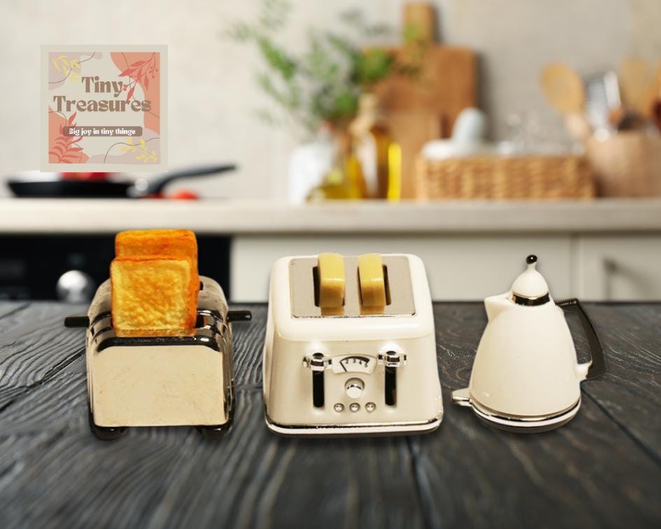 Miniature Kettle & Toaster – 1:12 Scale Dollhouse Kitchen Appliance with Moving Parts