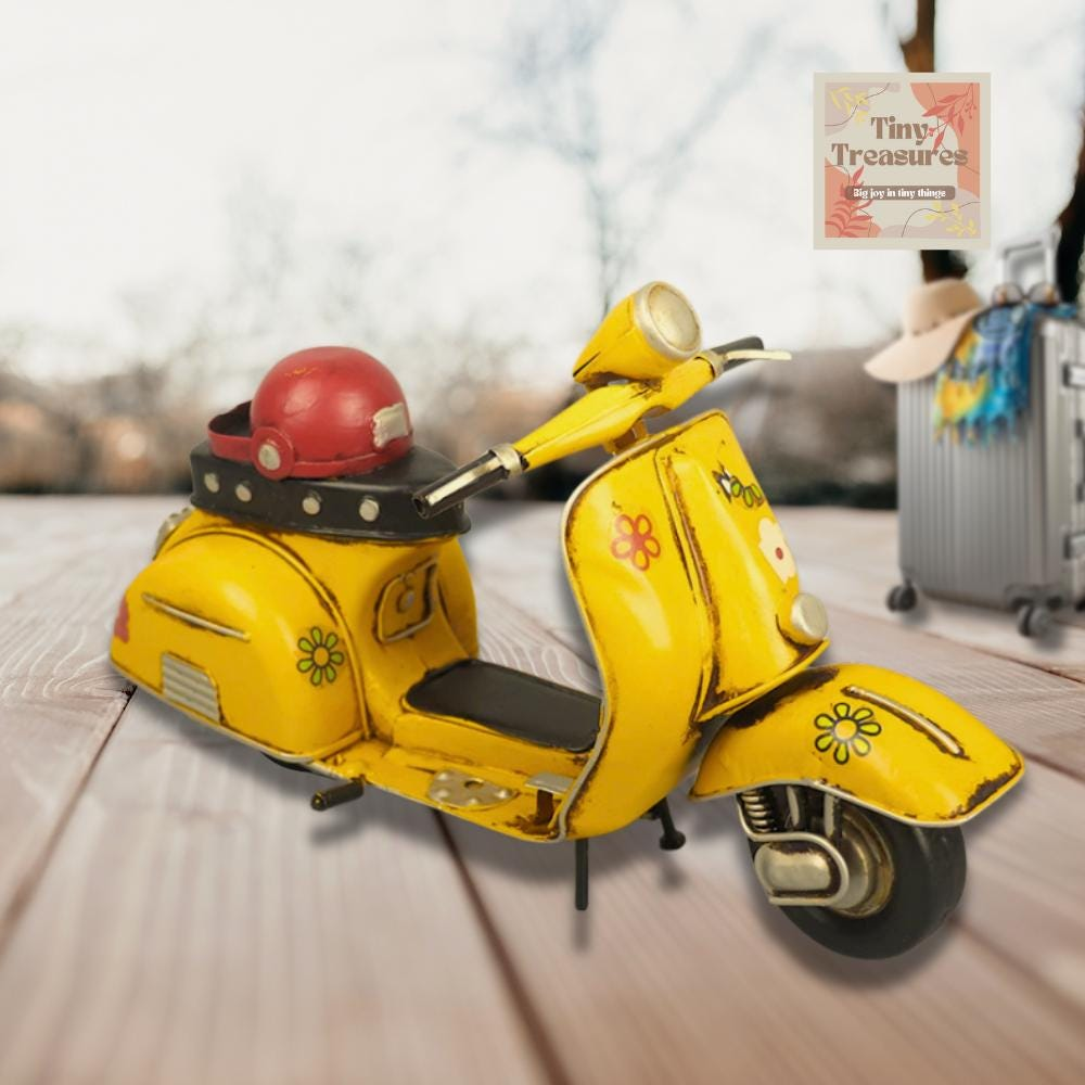 Miniature Vintage Scooter Motorcycle – Premium Tinplate, 1:12 Scale Collectible Retro Bike