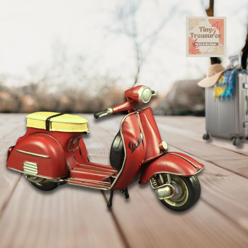 Miniature Vintage Scooter Motorcycle – Premium Tinplate, 1:12 Scale Collectible Retro Bike