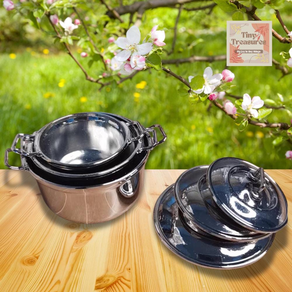 Miniature Alloy Cooking Pot – 1:12 Scale Dollhouse Kitchenware – Tiny Cookware for Mini Food Display