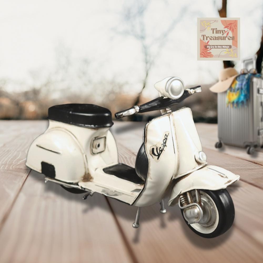 Miniature Vintage Scooter Motorcycle – Premium Tinplate, 1:12 Scale Collectible Retro Bike