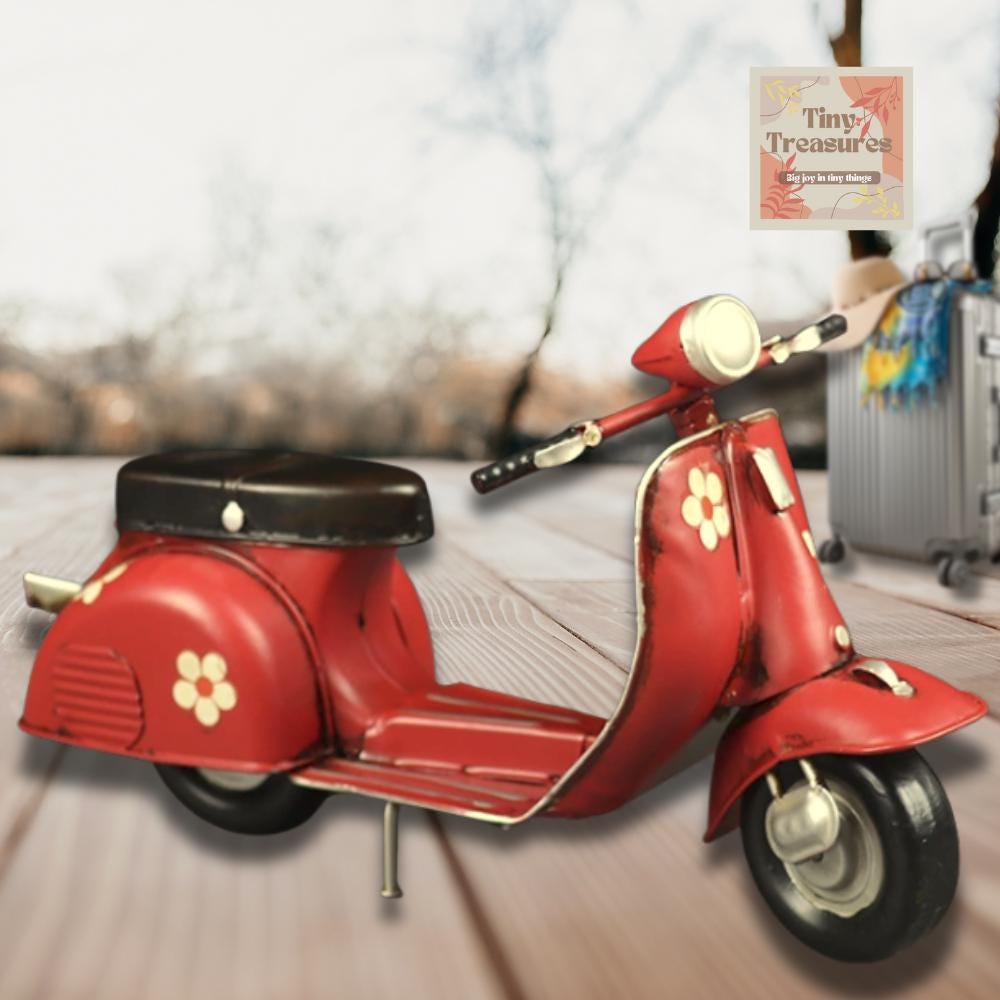 Miniature Vintage Scooter Motorcycle – Premium Tinplate, 1:12 Scale Collectible Retro Bike
