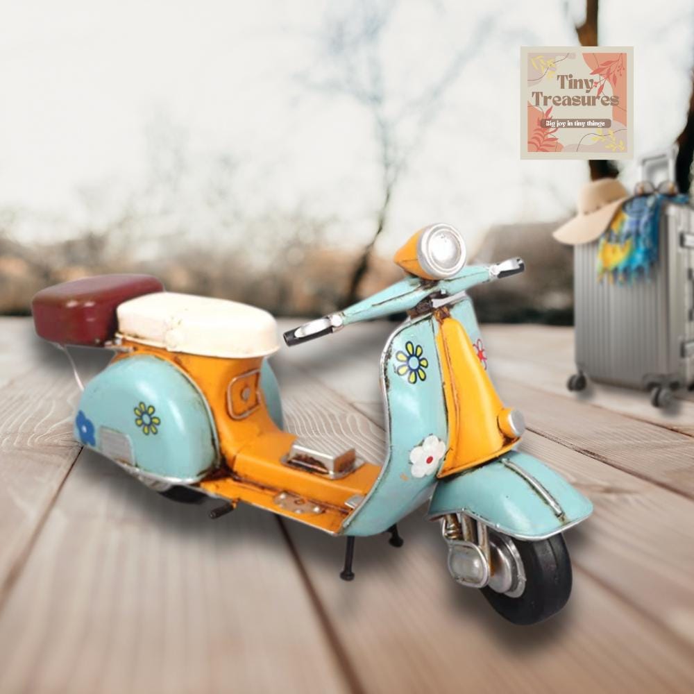 Miniature Vintage Scooter Motorcycle – Premium Tinplate, 1:12 Scale Collectible Retro Bike