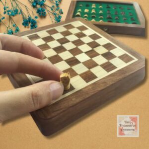 Miniature Magnetic Chess Set – 1:12 Scale Real Wood Game for Dollhouse & Collectors – Working Mini Chessboard – Gift for Chess Lovers
